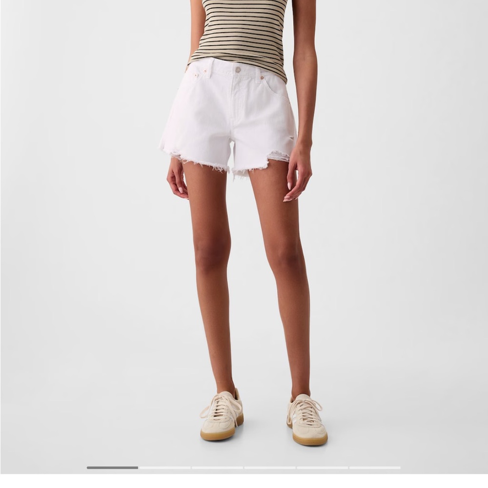 Gap 4" Low Rise Stride Denim Shorts in Optic White (NWT)
